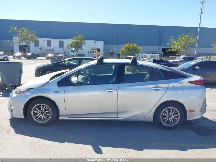 TOYOTA PRIUS PRIME - zdjęcie 14