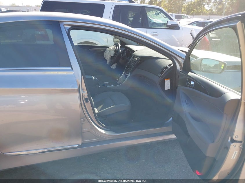 2012 HYUNDAI SONATA HYBRID · Photo 5