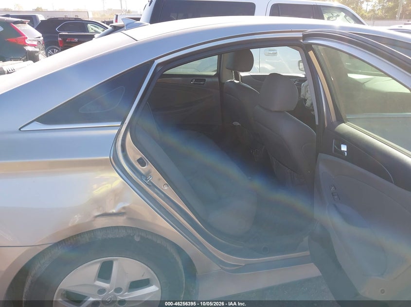 2012 HYUNDAI SONATA HYBRID · Photo 8