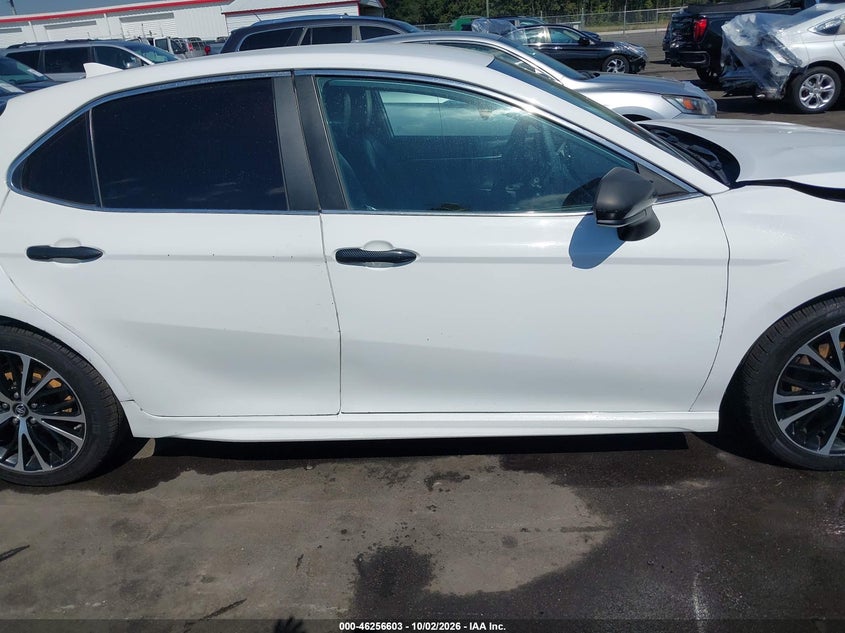 TOYOTA CAMRY - zdjęcie 13
