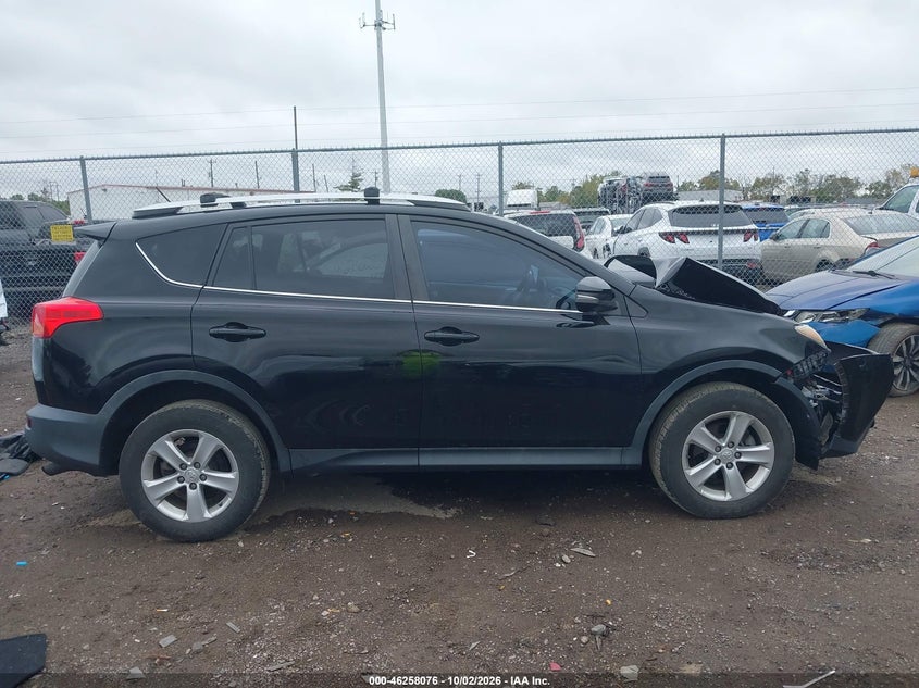 2014 TOYOTA RAV4 XLE · Photo 14