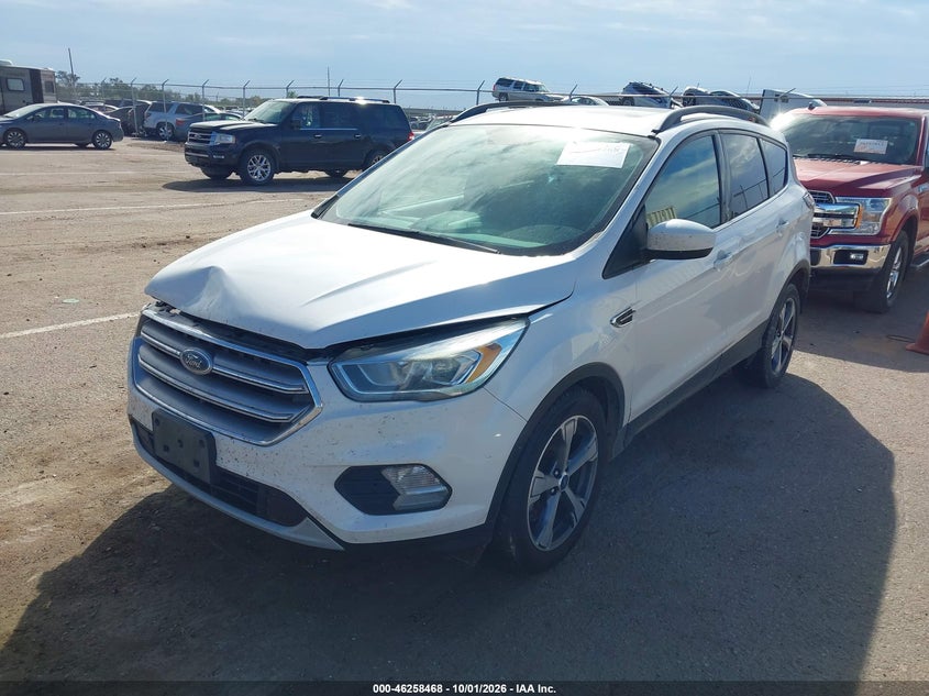 Vin: 1fmcu0g91hua15015, lot: 46758537, ford escape se 20172