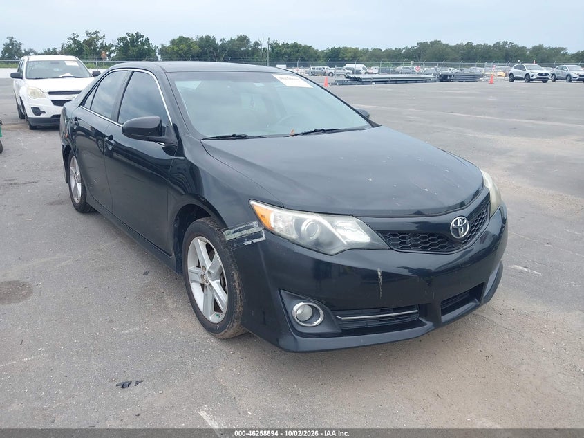 2014 TOYOTA CAMRY SE