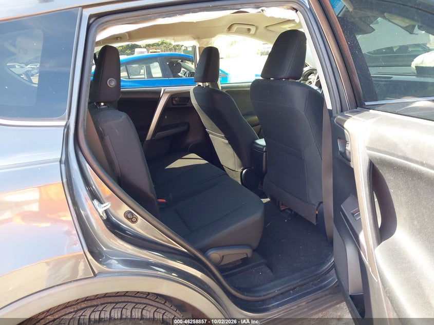 TOYOTA RAV4 - zdjęcie 8