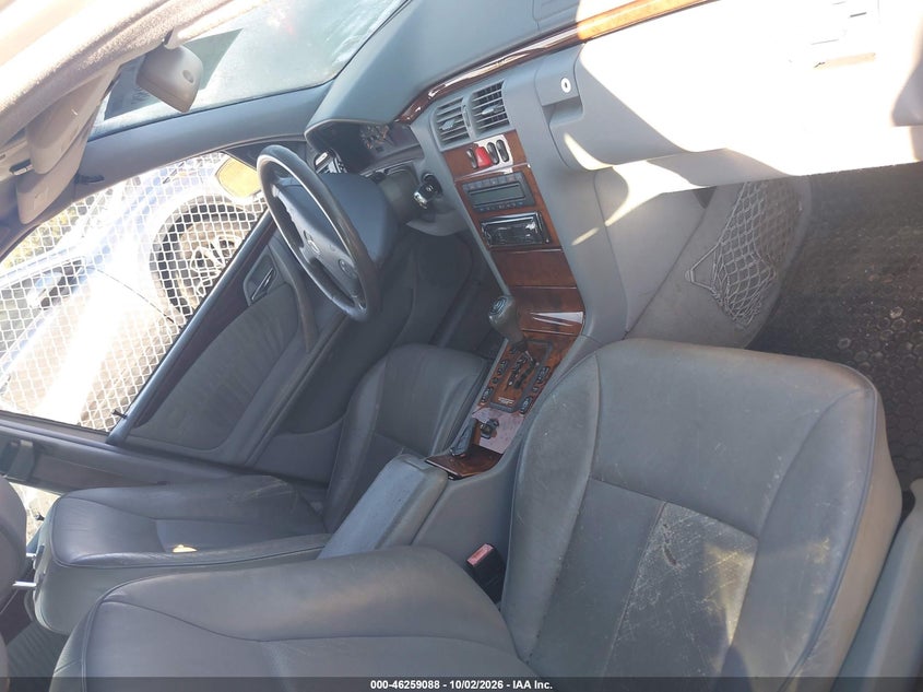 MERCEDES-BENZ E 2000 VIN WDBJH65JXYA979533