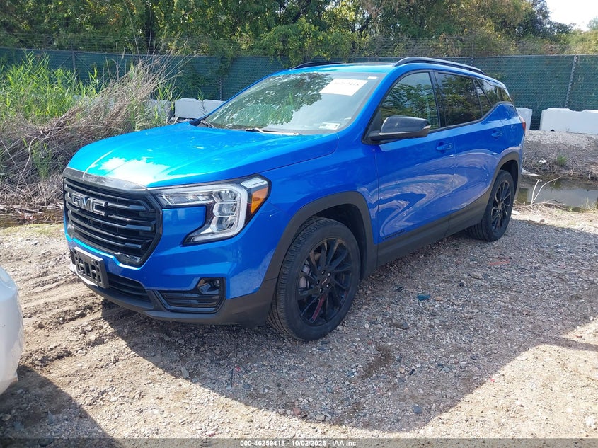 2024 GMC TERRAIN AWD SLT · Photo 2
