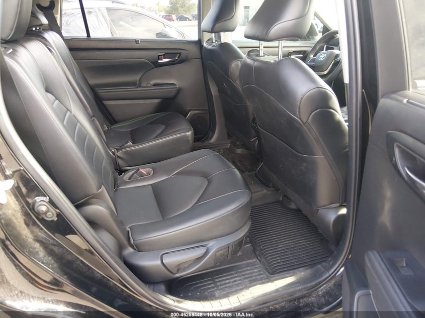 TOYOTA HIGHLANDER - zdjęcie 8