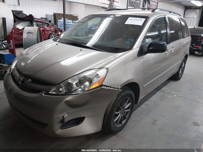 2006 Toyota Sienna Le, Front End, IAAI, VIN 5TDZA23C66S475289 — photo 2