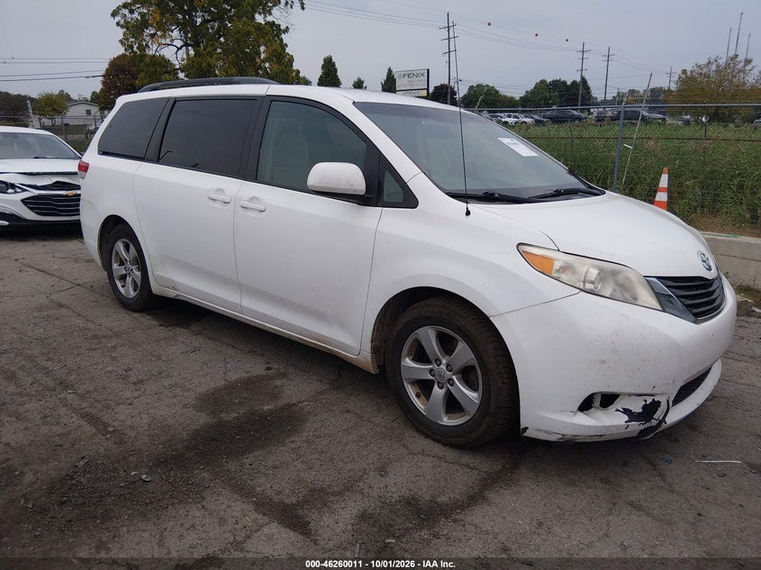 2011 TOYOTA SIENNA LE V6