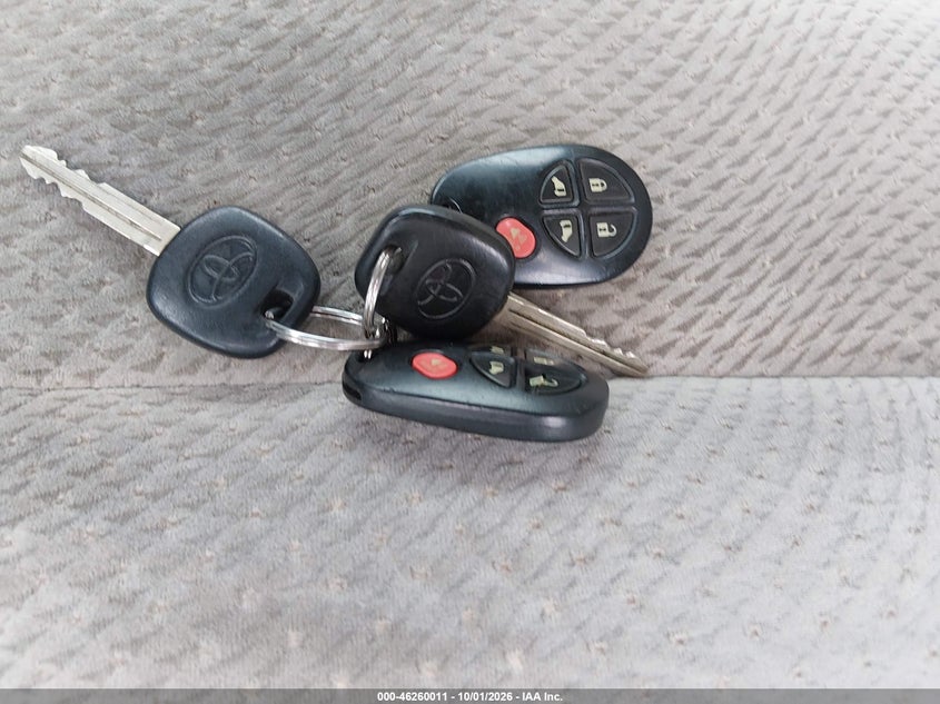 2011 TOYOTA SIENNA LE V6 · Photo 11