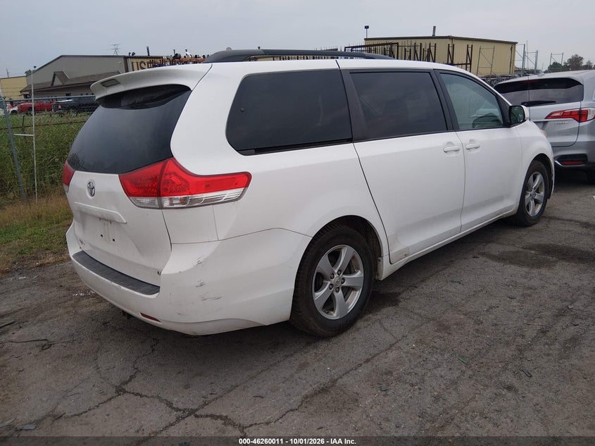2011 TOYOTA SIENNA LE V6 · Photo 4