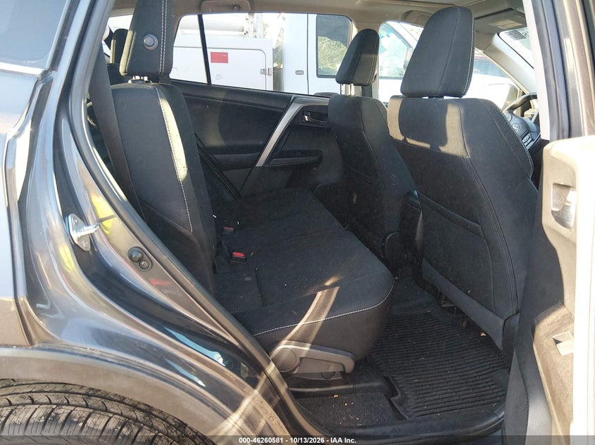 TOYOTA RAV4 - zdjęcie 8