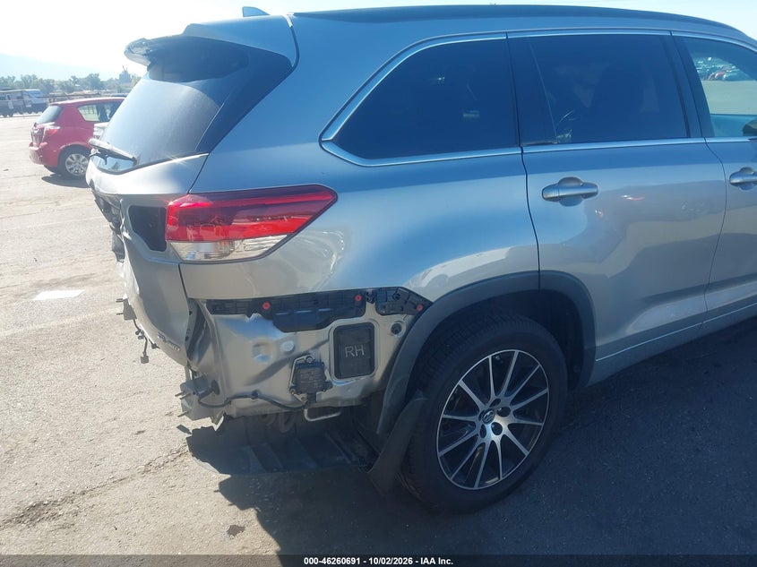 TOYOTA HIGHLANDER - zdjęcie 19