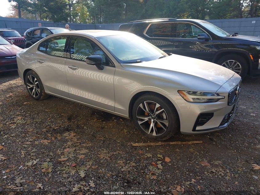 Vin: 7jrl12tw7pg251185, lot: 46760827, volvo s60 b5 plus dark theme 2023 img_1