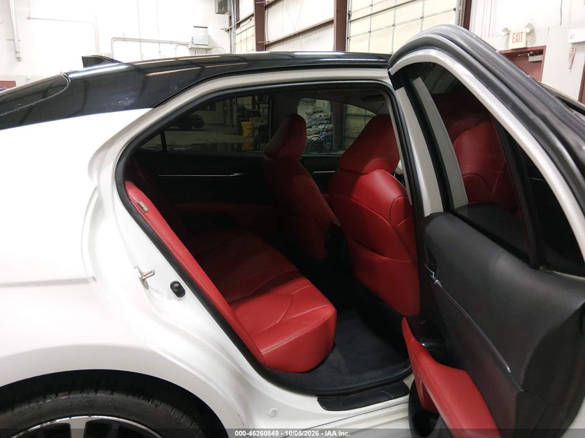 TOYOTA CAMRY - zdjęcie 8