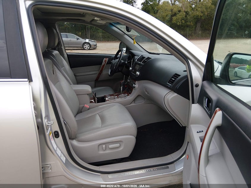 2011 TOYOTA HIGHLANDER auction photo 5
