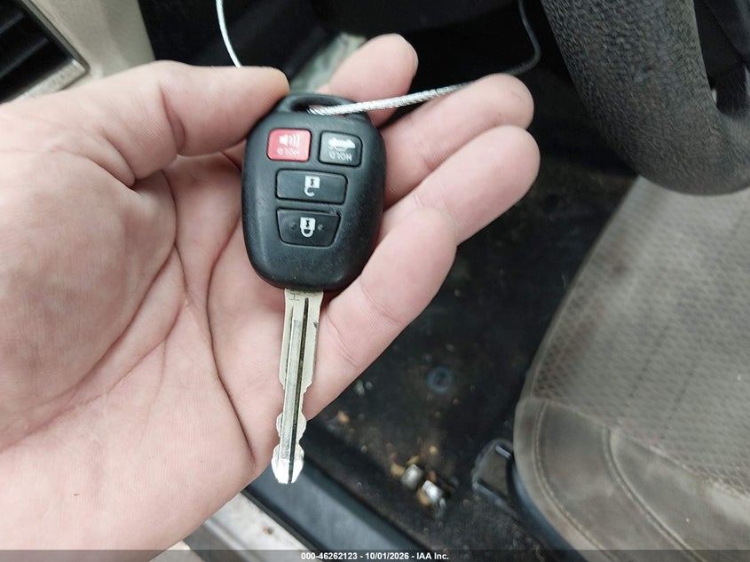 2015 TOYOTA COROLLA LE · Фото 11