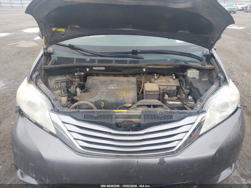 TOYOTA SIENNA - zdjęcie 10