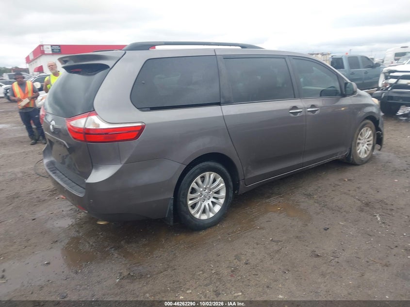 TOYOTA SIENNA - zdjęcie 4