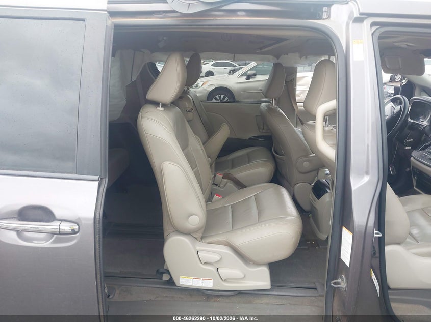 TOYOTA SIENNA - zdjęcie 8