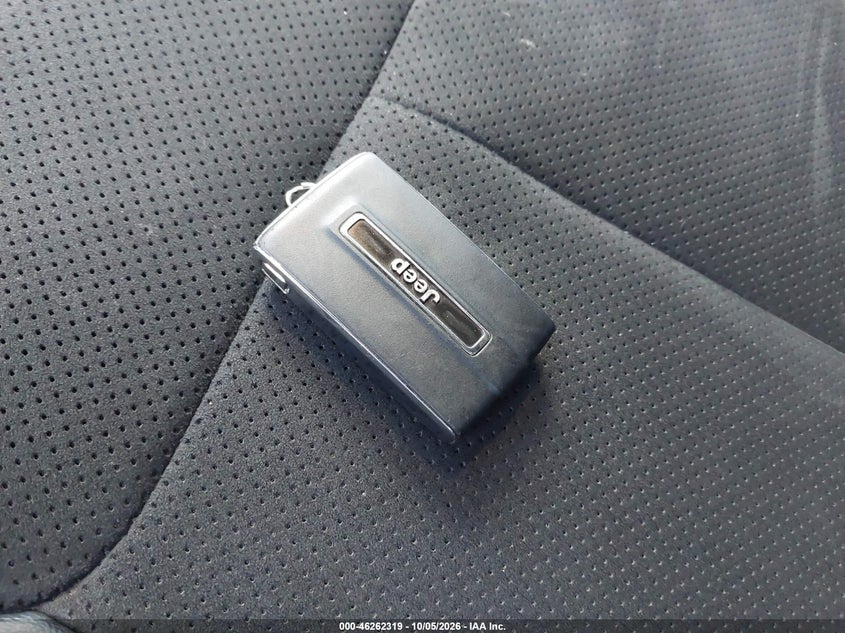 JEEP GRAND CHEROKEE - zdjęcie 11