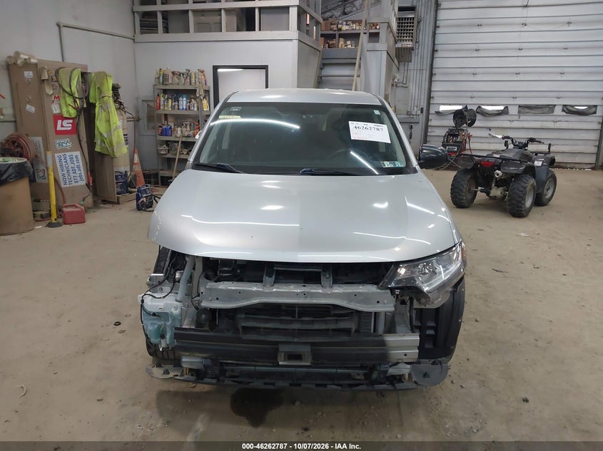 2019 MITSUBISHI OUTLANDER ES · Фото 12