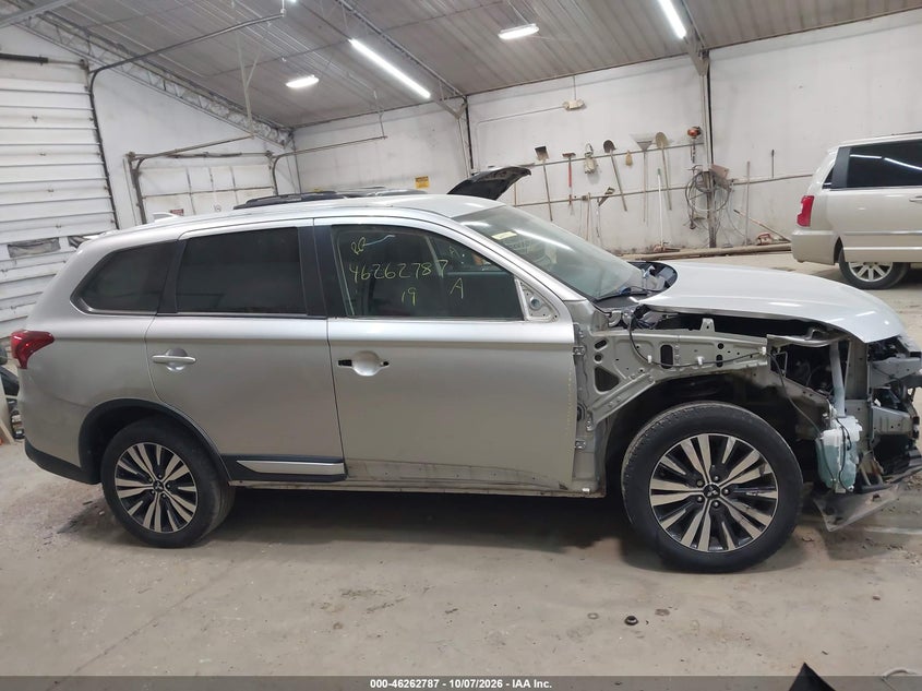 2019 MITSUBISHI OUTLANDER ES · Фото 13