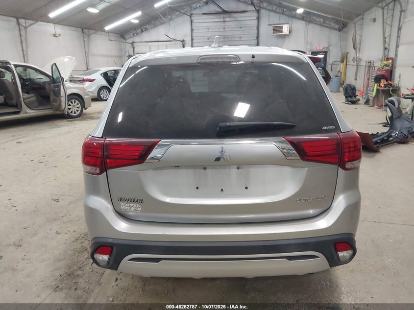 2019 MITSUBISHI OUTLANDER ES · Фото 16