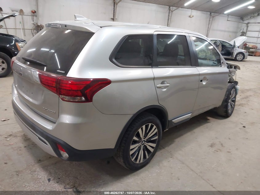 2019 MITSUBISHI OUTLANDER ES · Фото 4