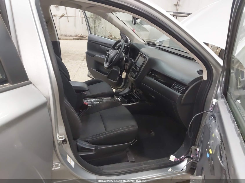 2019 MITSUBISHI OUTLANDER ES · Фото 5
