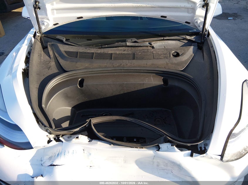 TESLA MODEL 3 - zdjęcie 10
