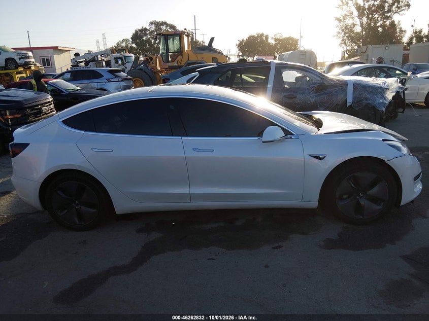 TESLA MODEL 3 - zdjęcie 13