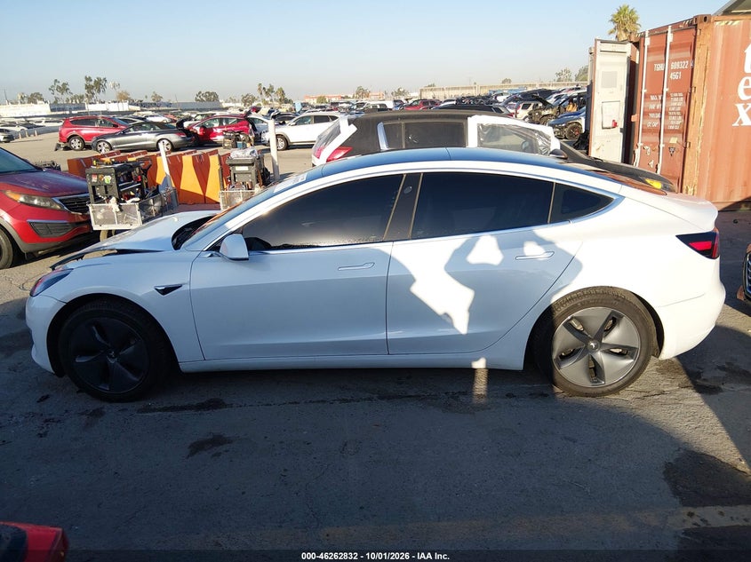 TESLA MODEL 3 - zdjęcie 14