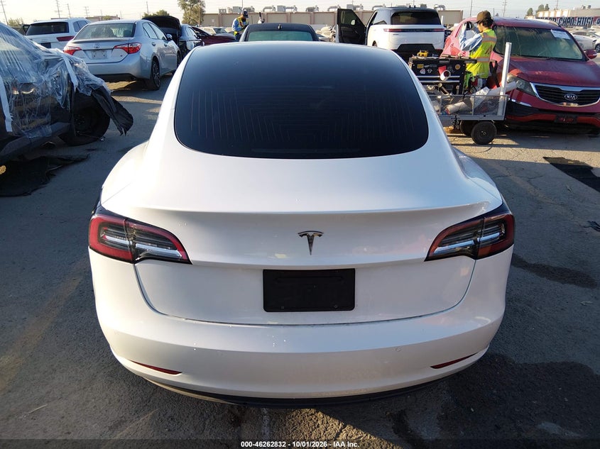 TESLA MODEL 3 - zdjęcie 16