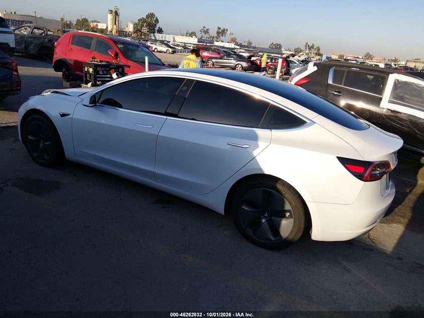TESLA MODEL 3 - zdjęcie 3