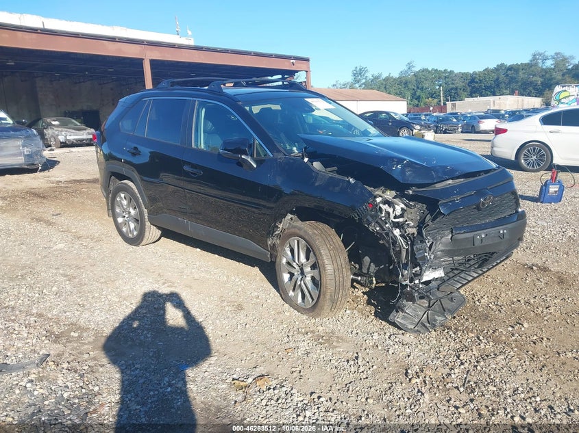 Vin: 2t3a1rfv4rc482460, lot: 46763580, toyota rav4 xle premium 2024 img_1