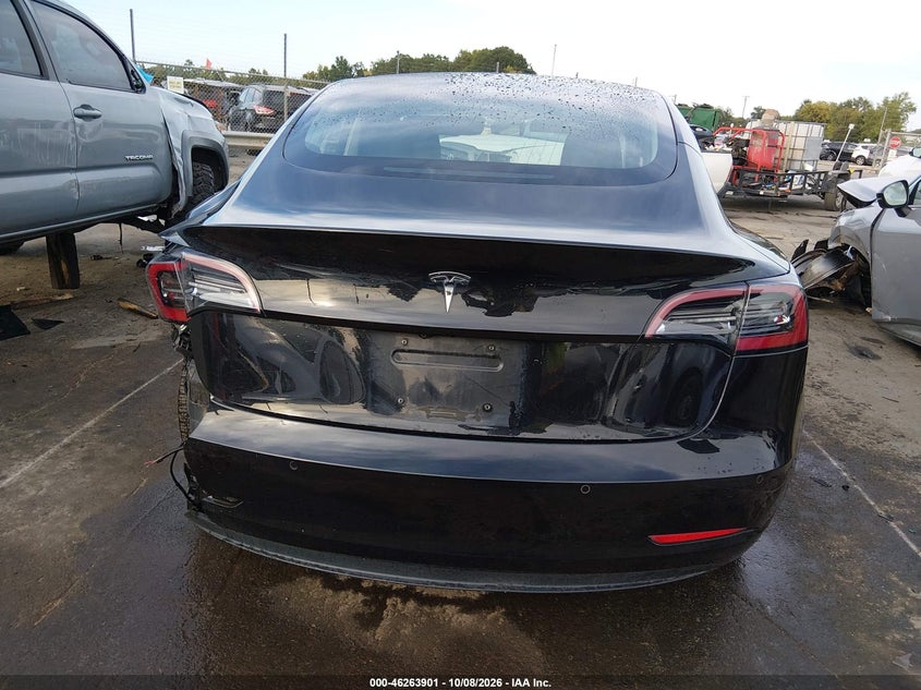 TESLA MODEL 3 - zdjęcie 16