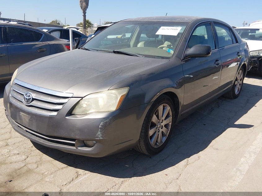 2005 TOYOTA AVALON auction photo 2