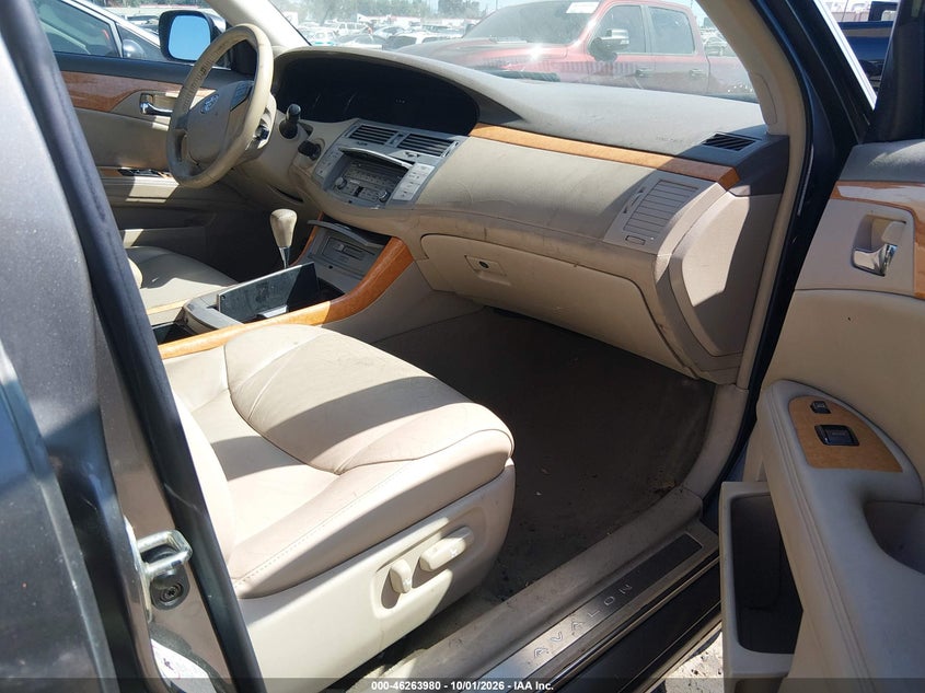 2005 TOYOTA AVALON auction photo 5
