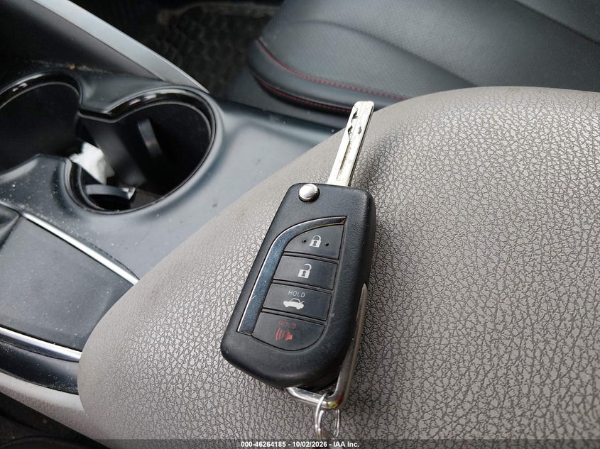 TOYOTA CAMRY - zdjęcie 11
