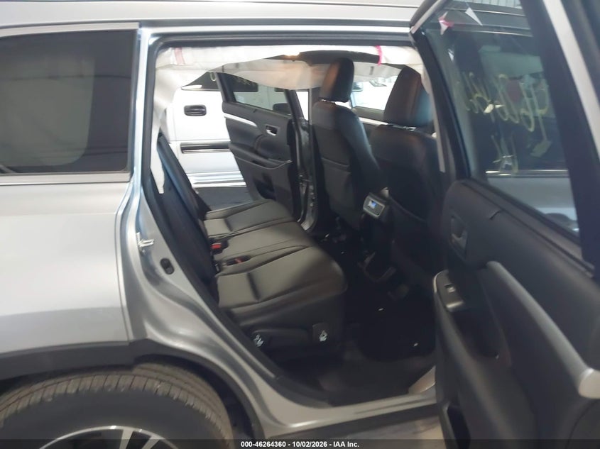 TOYOTA HIGHLANDER - zdjęcie 8