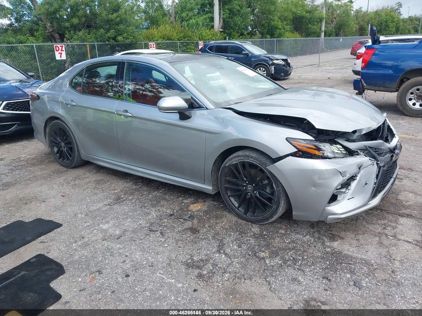 TOYOTA CAMRY - zdjęcie 1
