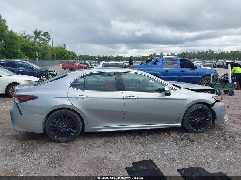 TOYOTA CAMRY - zdjęcie 13