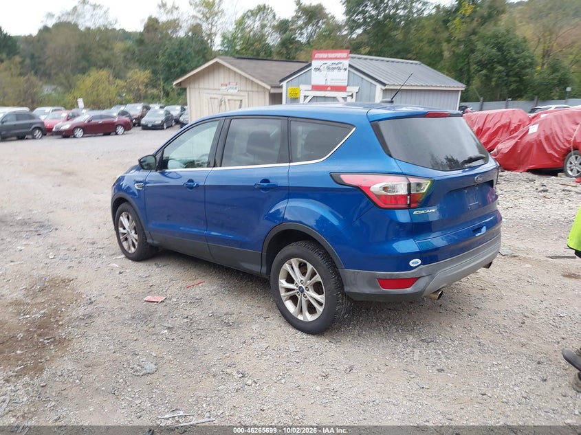 Vin: 1fmcu9gd2huc70409, lot: 46765778, ford escape se 20173