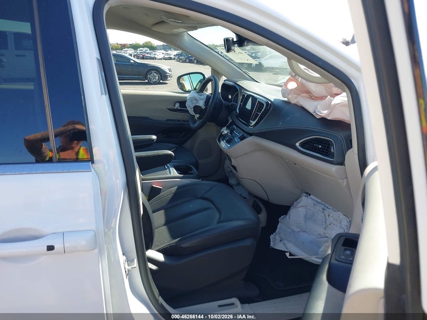 CHRYSLER PACIFICA HYBRID 2024 VIN 2C4RC1S73RR177899