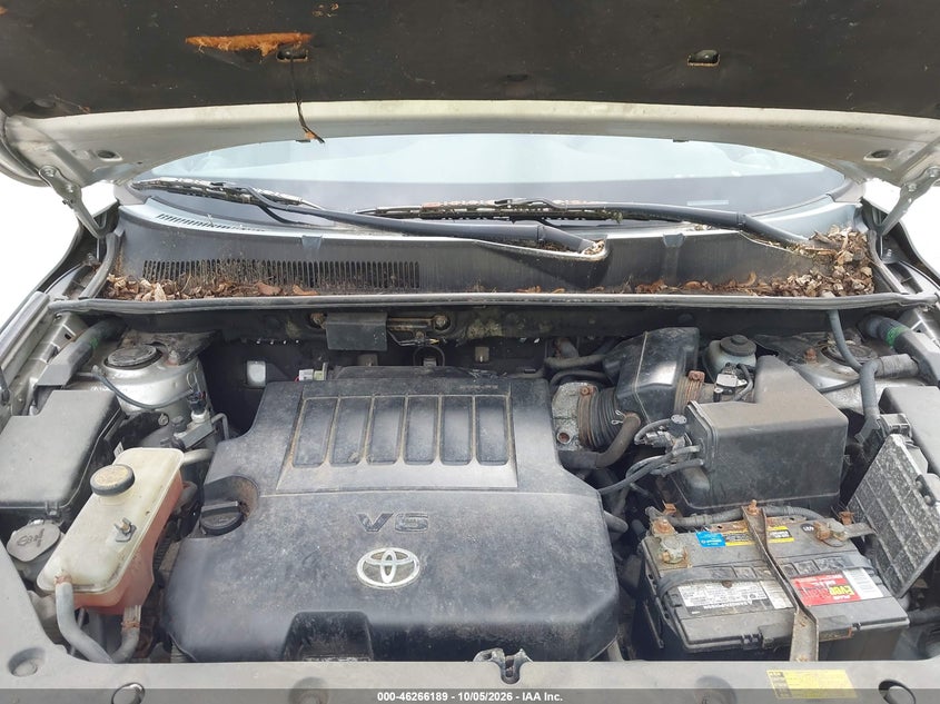 2011 TOYOTA RAV4 LIMITED V6 · Фото 10
