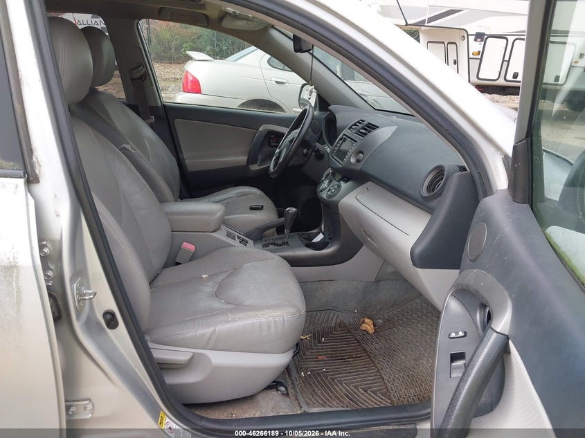 2011 TOYOTA RAV4 LIMITED V6 · Фото 5