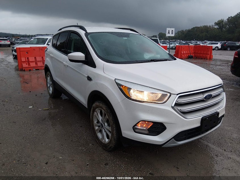 Vin: 1fmcu9gd5jua22905, lot: 46766345, ford escape se 20181