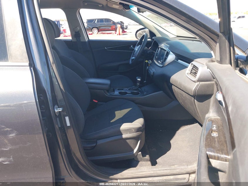 Photo 5 - KIA SORENTO