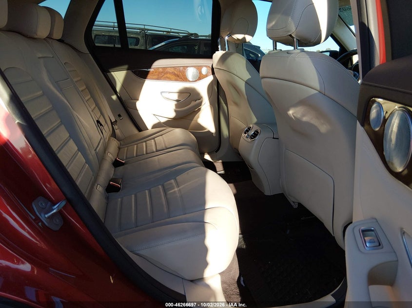 MERCEDES-BENZ GLC 300 - zdjęcie 8